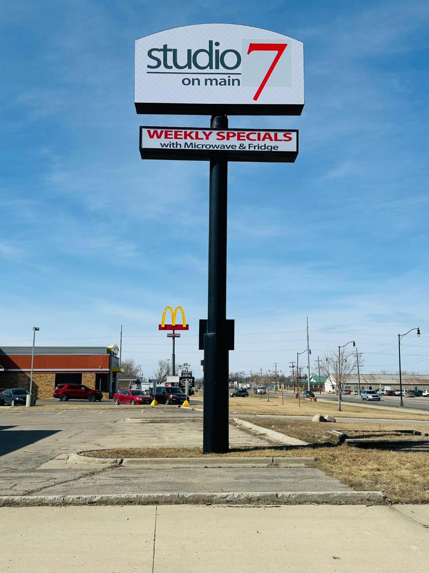 Studio 7 On Main West Fargo المظهر الخارجي الصورة
