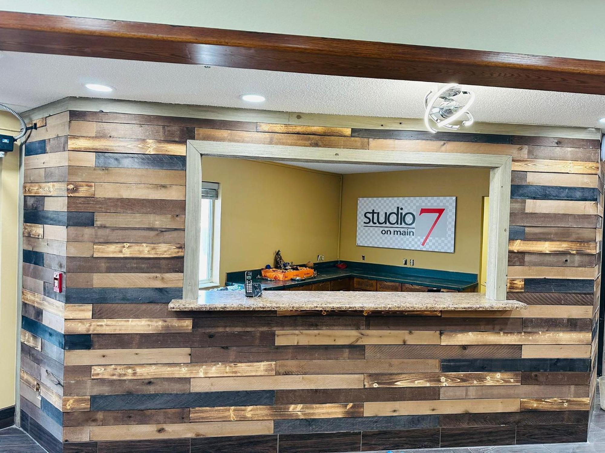 Studio 7 On Main West Fargo المظهر الخارجي الصورة